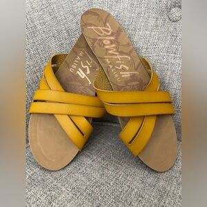 Blowfish Malibu Yellow Flat Sandals 9 1/2